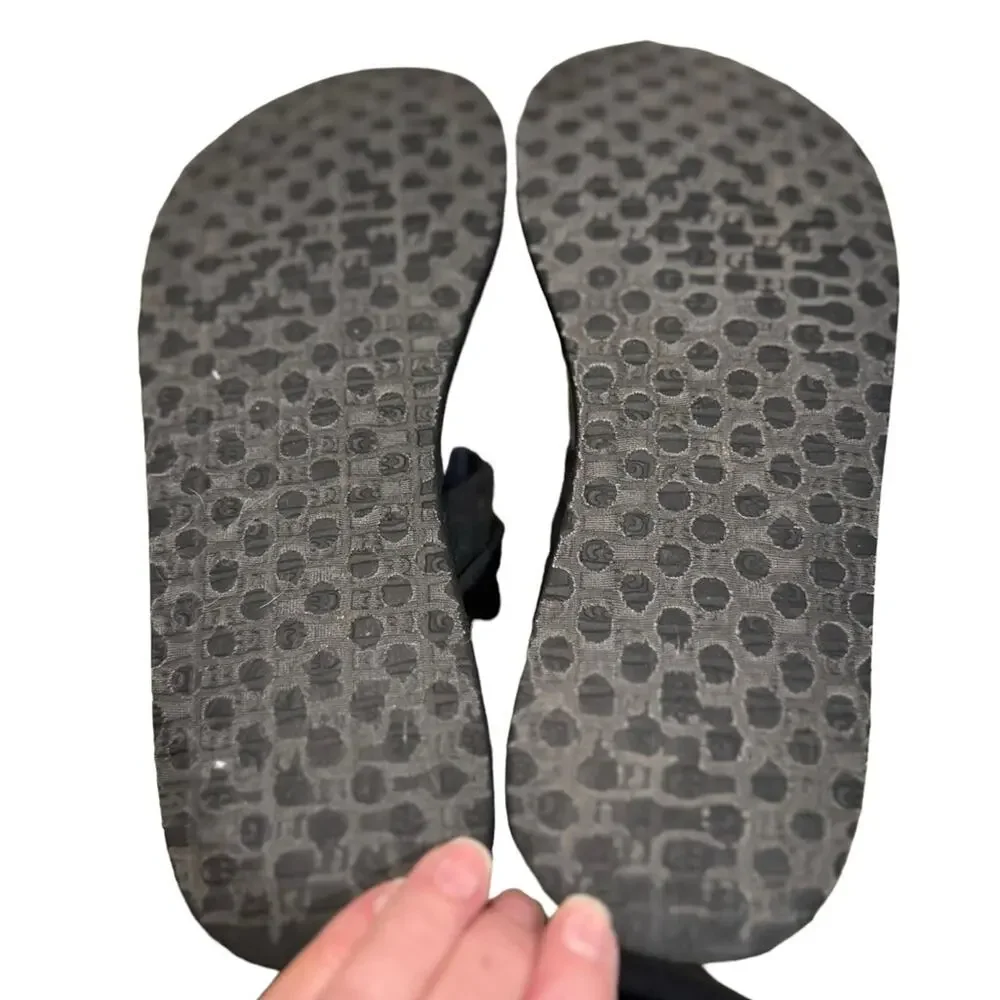 Sanuk Women’s Size 9 Black Slip On Yoga Sandal